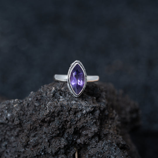 Bagues empilables multi-bandes grenat