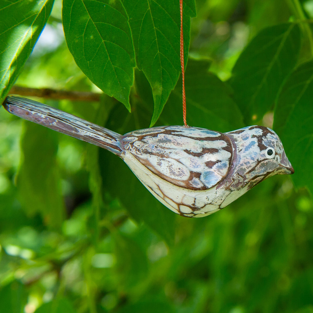 Ornement suspendu oiseau en bois flotté