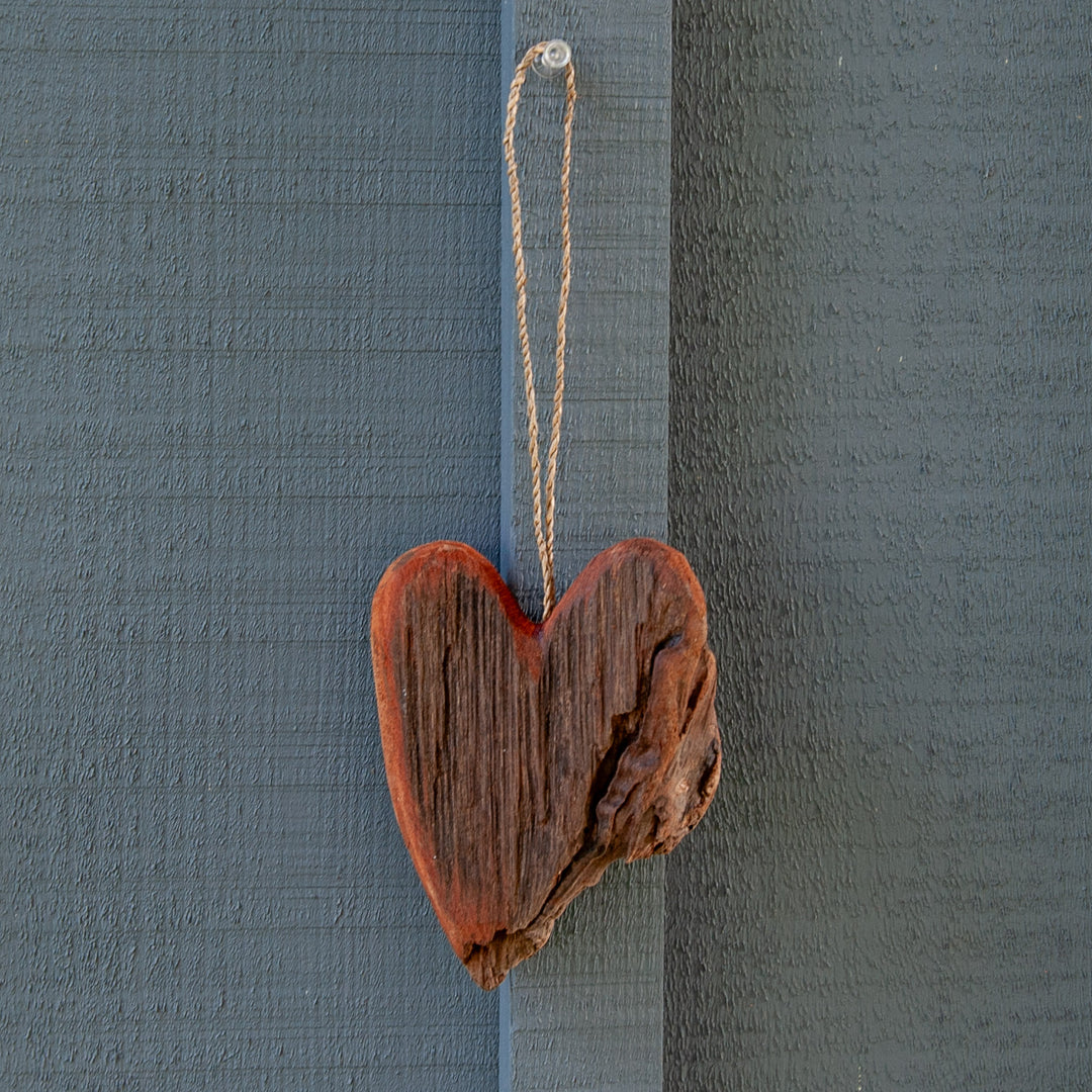 Ornement de coeur en bois flotté
