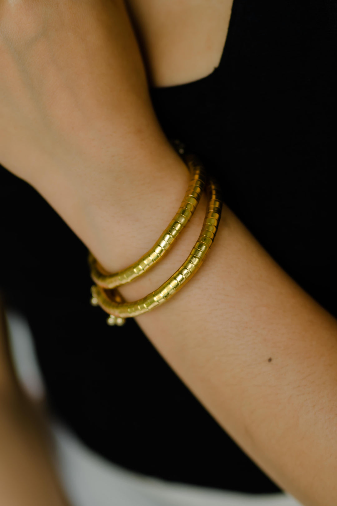 Colliers de pierres précieuses superposées