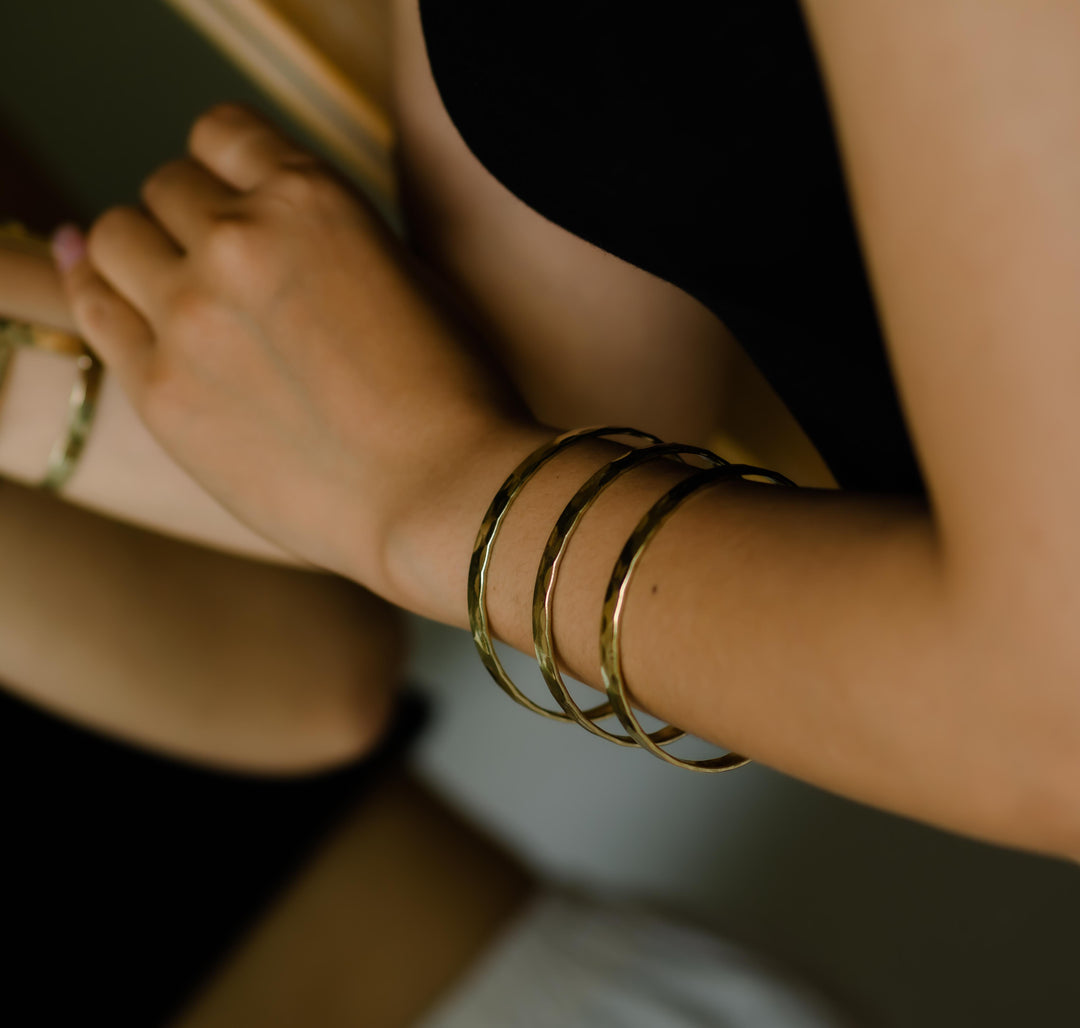 Colliers de pierres précieuses superposées