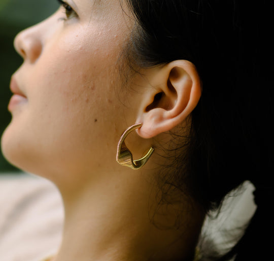 Boucles d'Oreilles Créoles Or avec Pierres Blanches et Roses