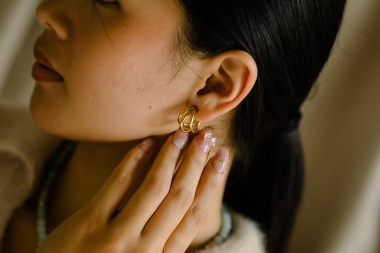 Boucles d'Oreilles Créoles Or avec Pierres Blanches et Roses