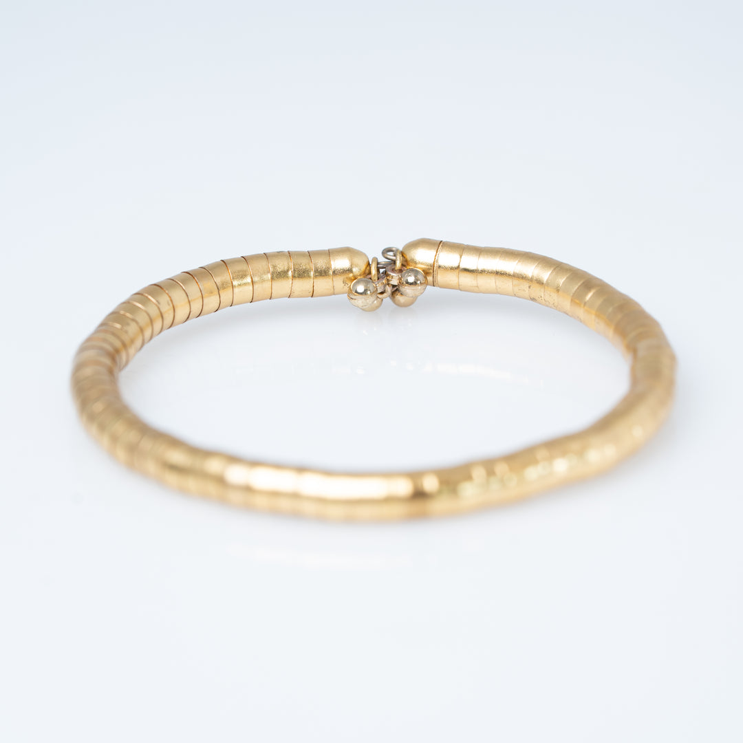 Colliers de pierres précieuses superposées