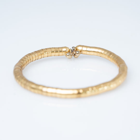 Colliers de pierres précieuses superposées