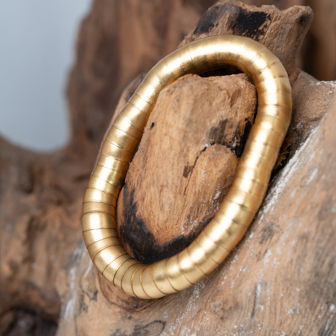 Colliers de pierres précieuses superposées