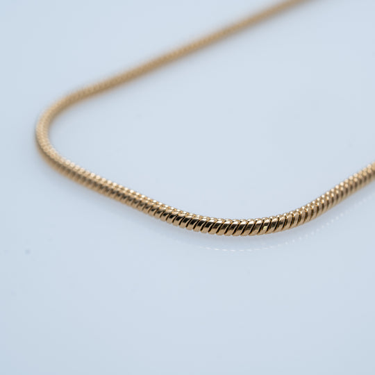 Colliers de pierres précieuses superposées