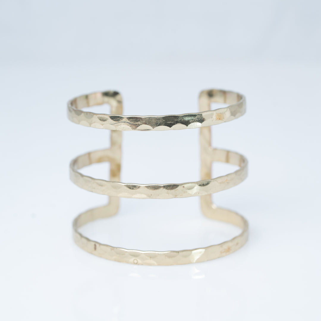 Colliers de pierres précieuses superposées