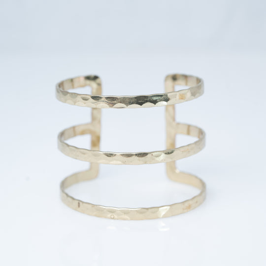 Colliers de pierres précieuses superposées