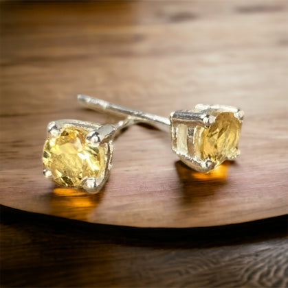 Round Citrine Stud Earring