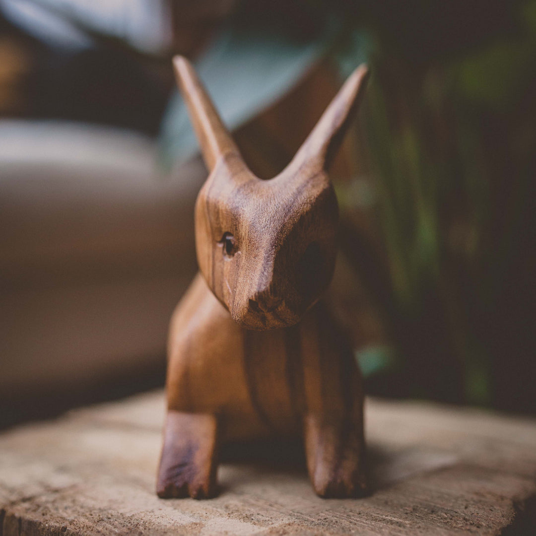 Lapin en bois sculpté à la main