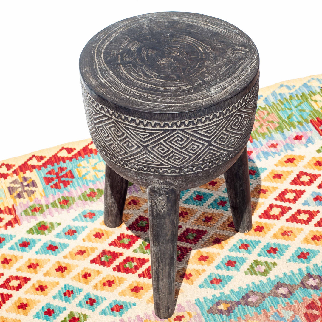 Tabouret en bois de suar balinais primitif