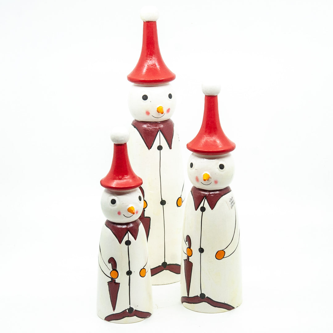 Bonhommes de neige festifs en bois
