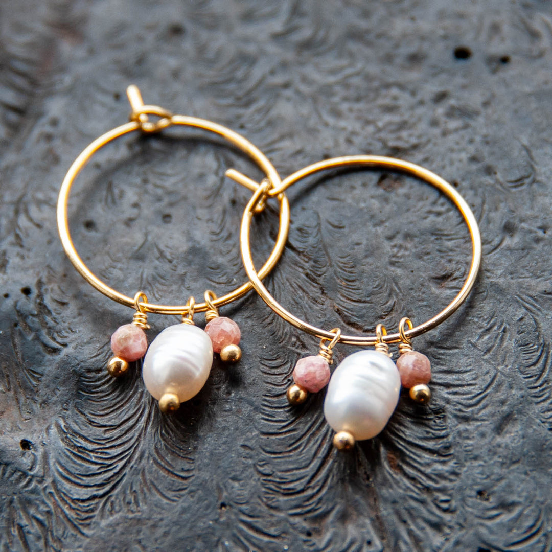 Boucles d'Oreilles Créoles Or avec Pierres Blanches et Roses