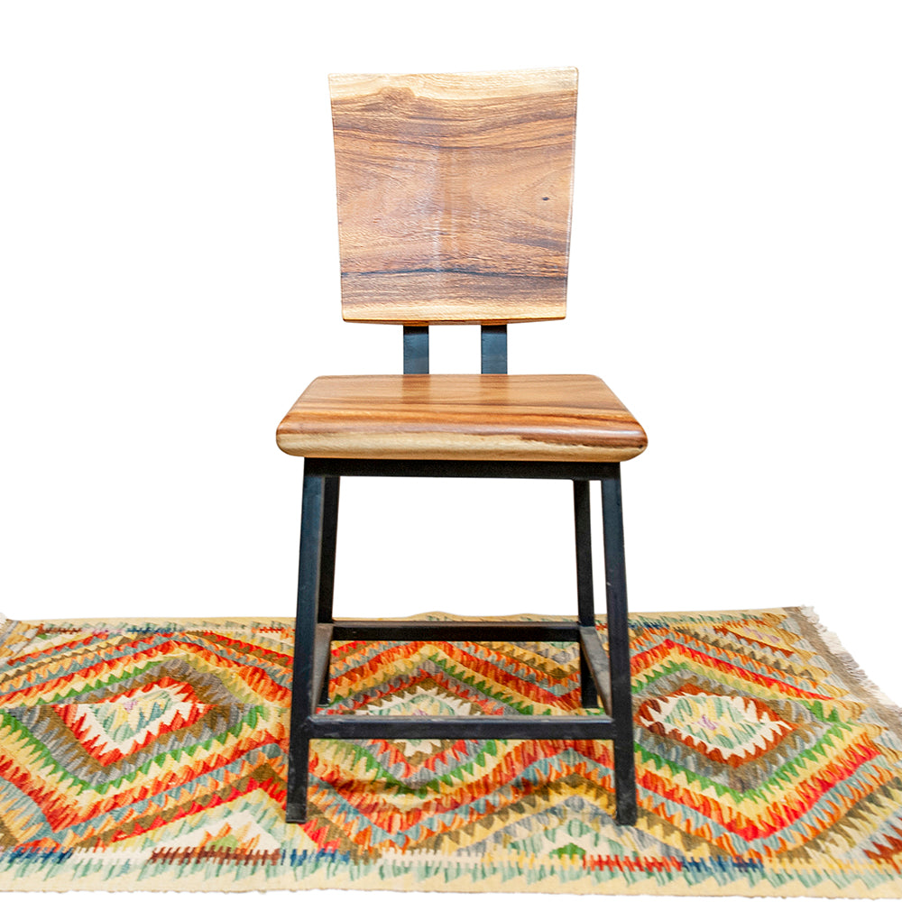 Chaise en bois Sono avec base en fer
