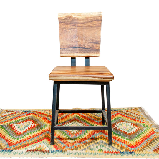 Chaise en bois Sono avec base en fer