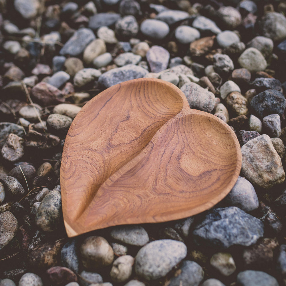 Assiette Coeur en Teck