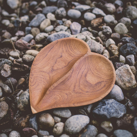 Assiette Coeur en Teck