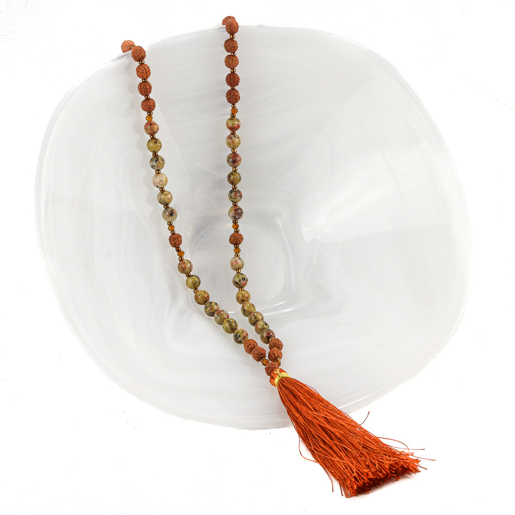 Collier Mala Graines et Pierres Précieuses Rudraksha