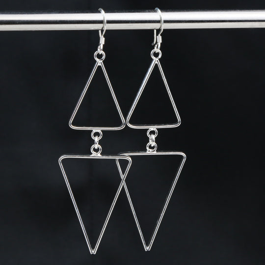 Boucle d'oreille pendante triangle en argent