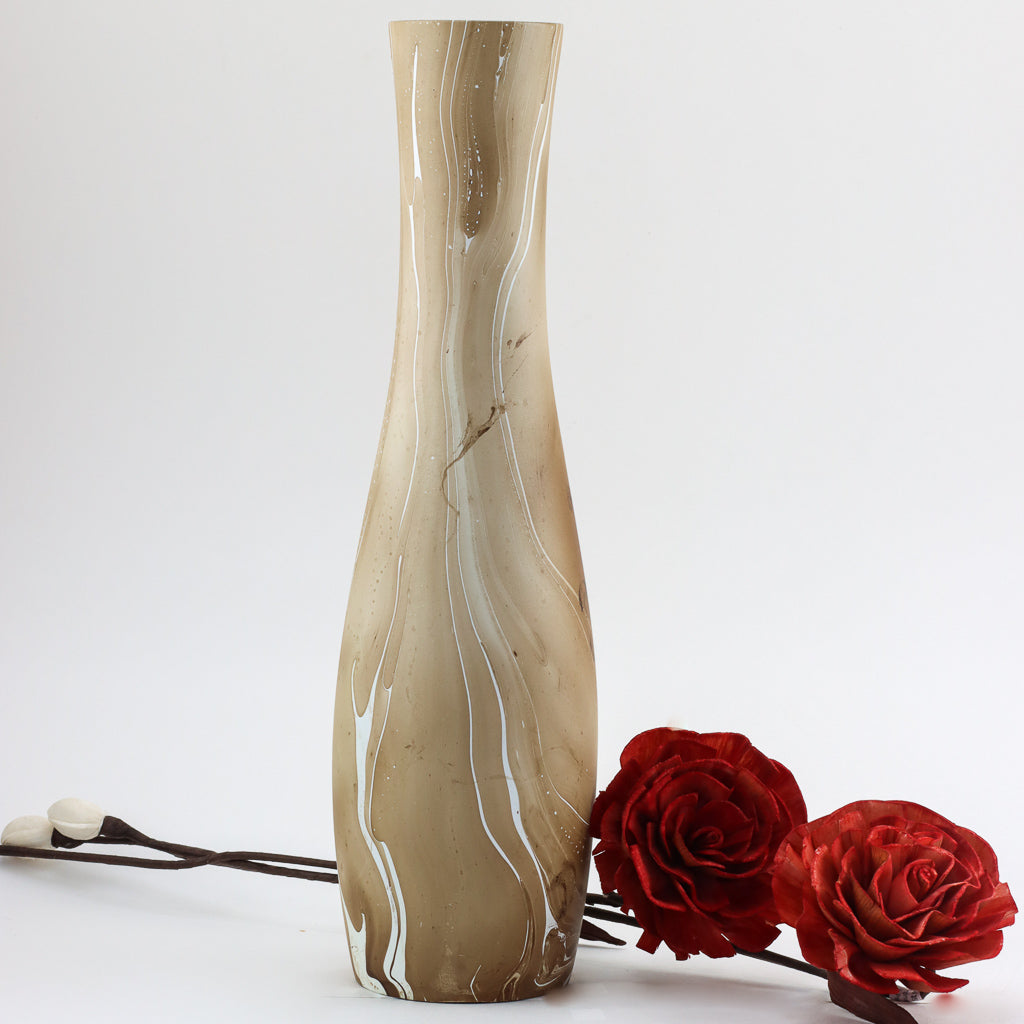Vase entonnoir en bois de manguier - 14" (Latte)