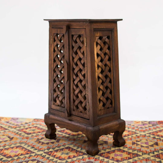 Petite armoire en bois de singe sculpté