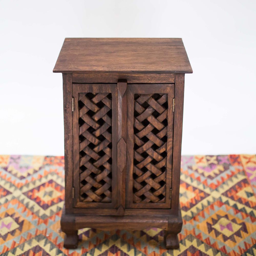 Petite armoire en bois de singe sculpté