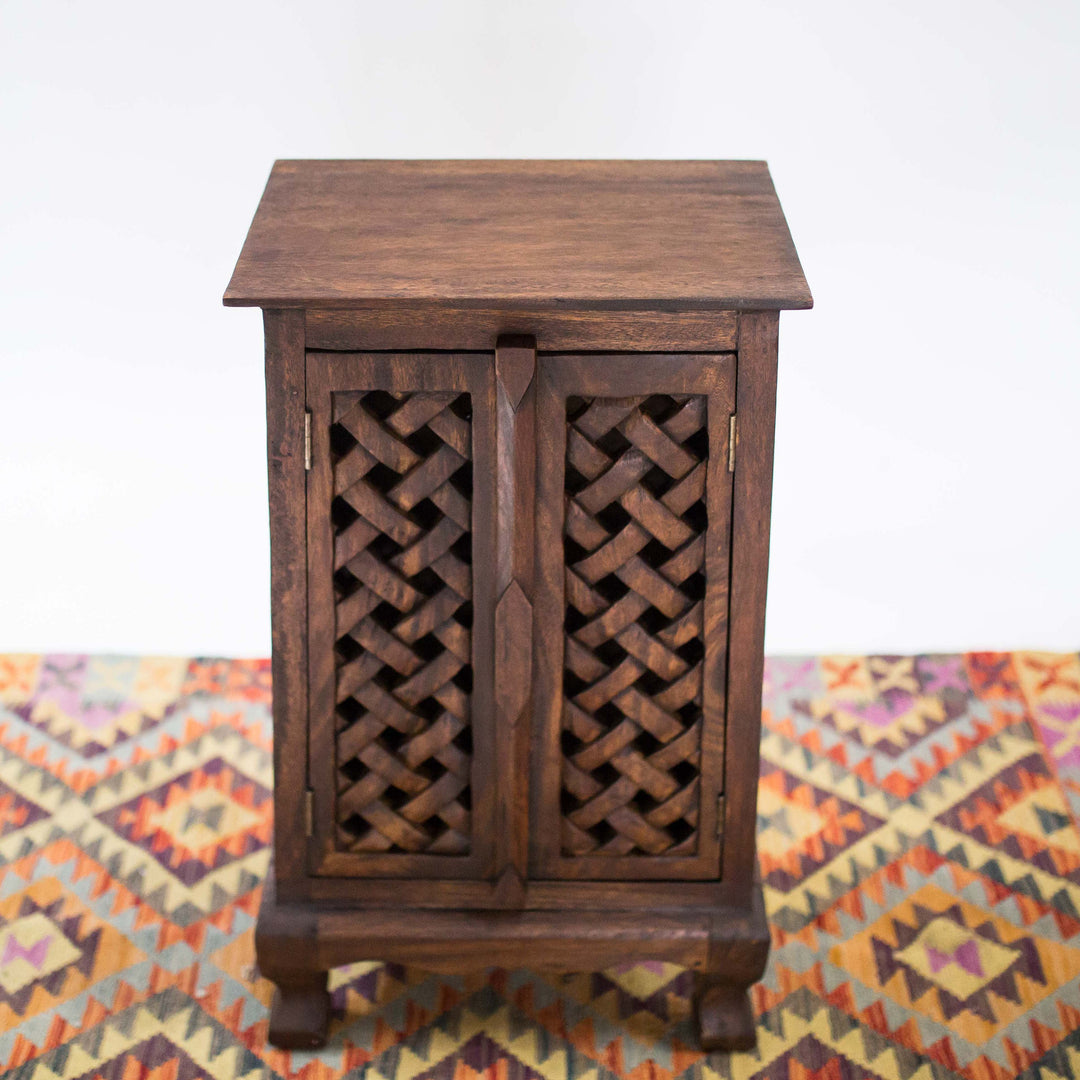 Petite armoire en bois de singe sculpté