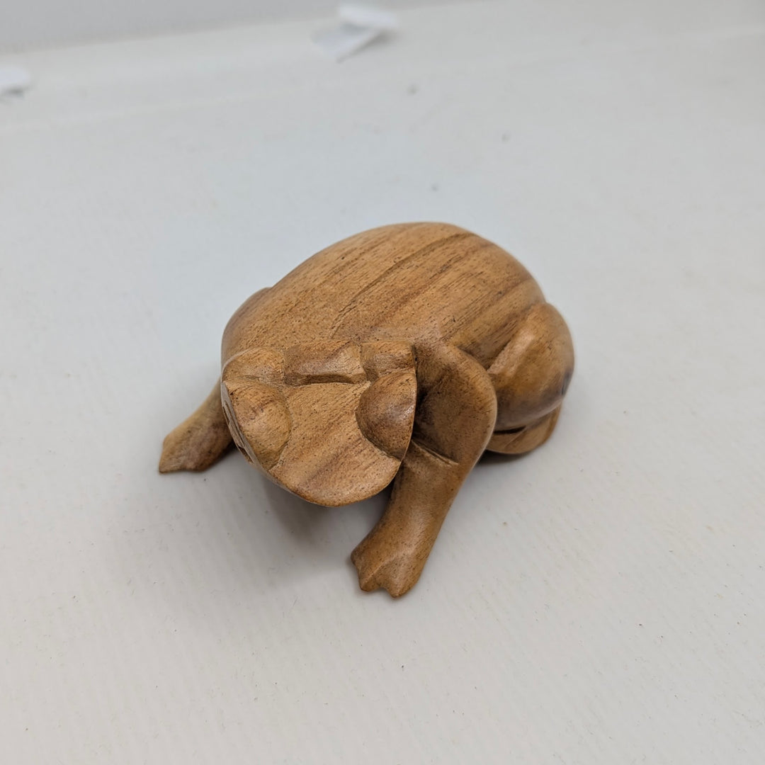 Suar Wood Sitting Frog