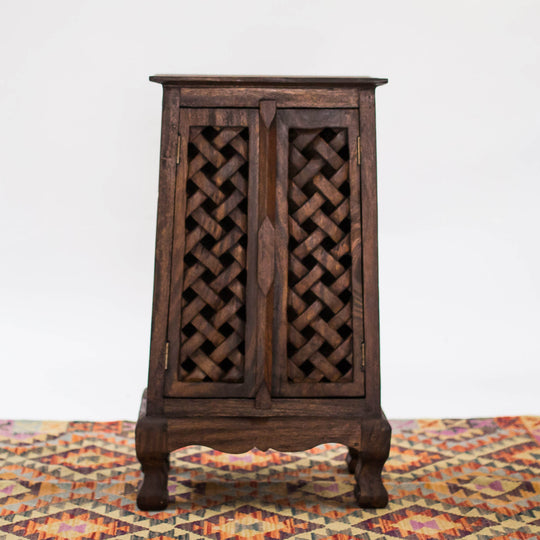 Petite armoire en bois de singe sculpté