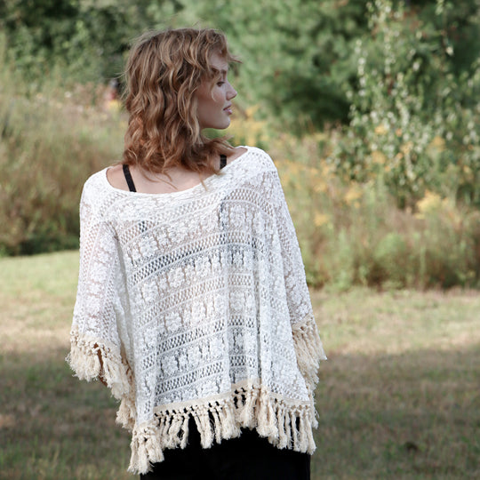 Poncho court à franges en dentelle blanche