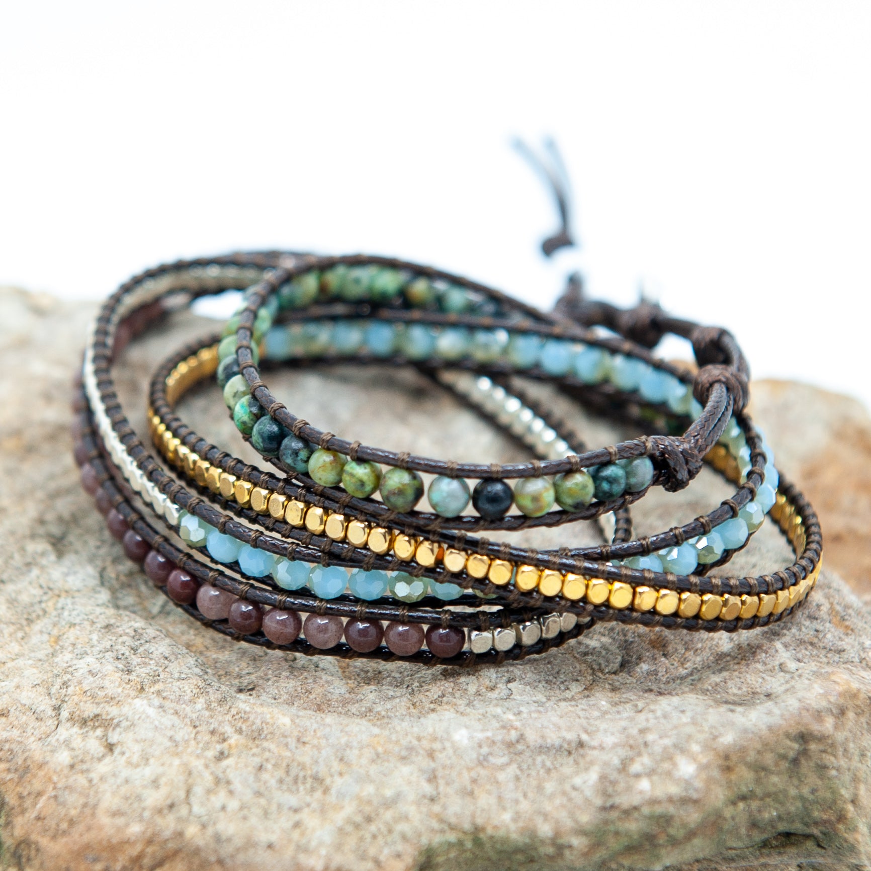 Bracelet Wrap Marron Foncé avec Perles Bleues et Vertes