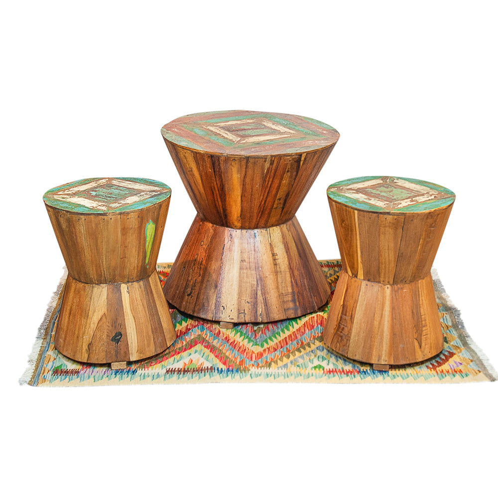 Ensemble de trois pièces en bois de teck récupéré avec tabourets
