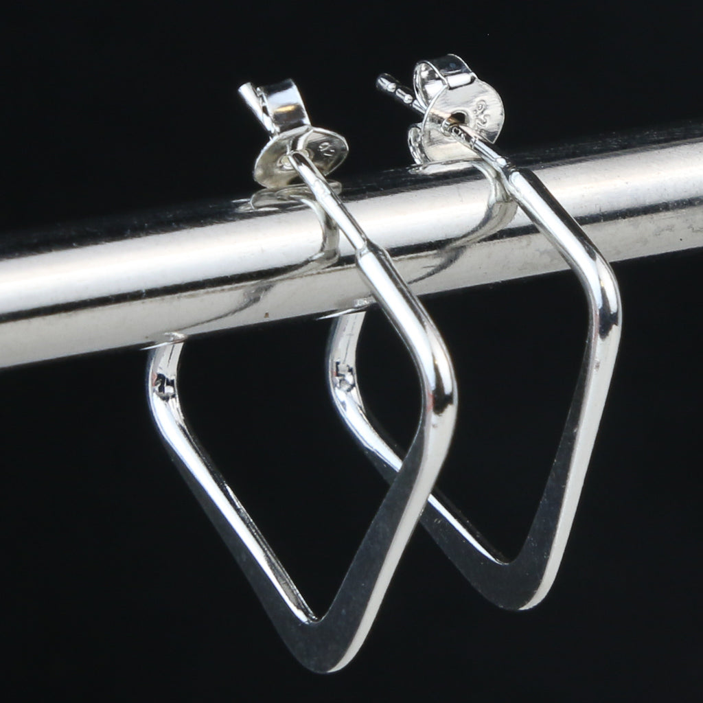 Boucles d'oreilles créoles carrées en argent