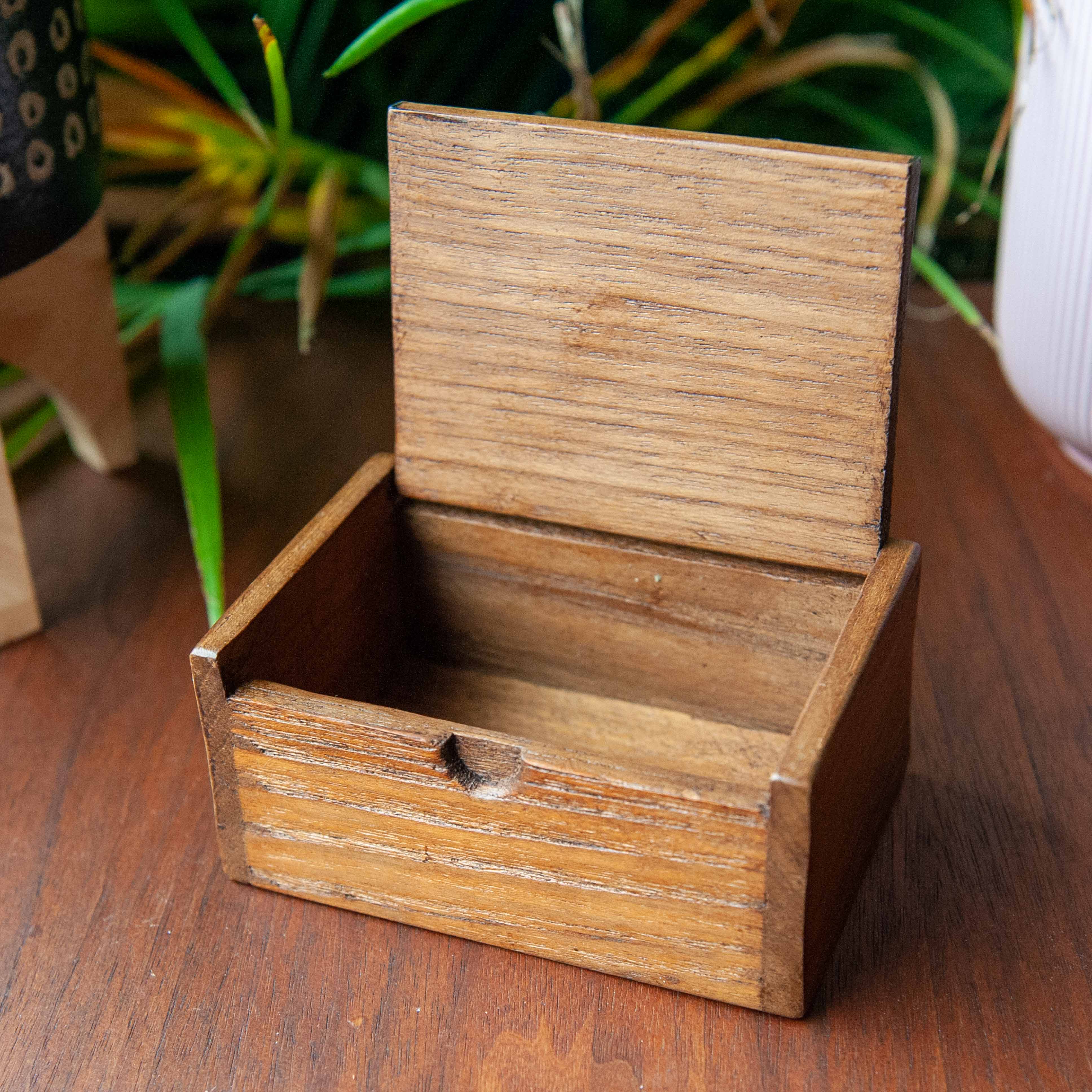 Petite boîte en bois de teck