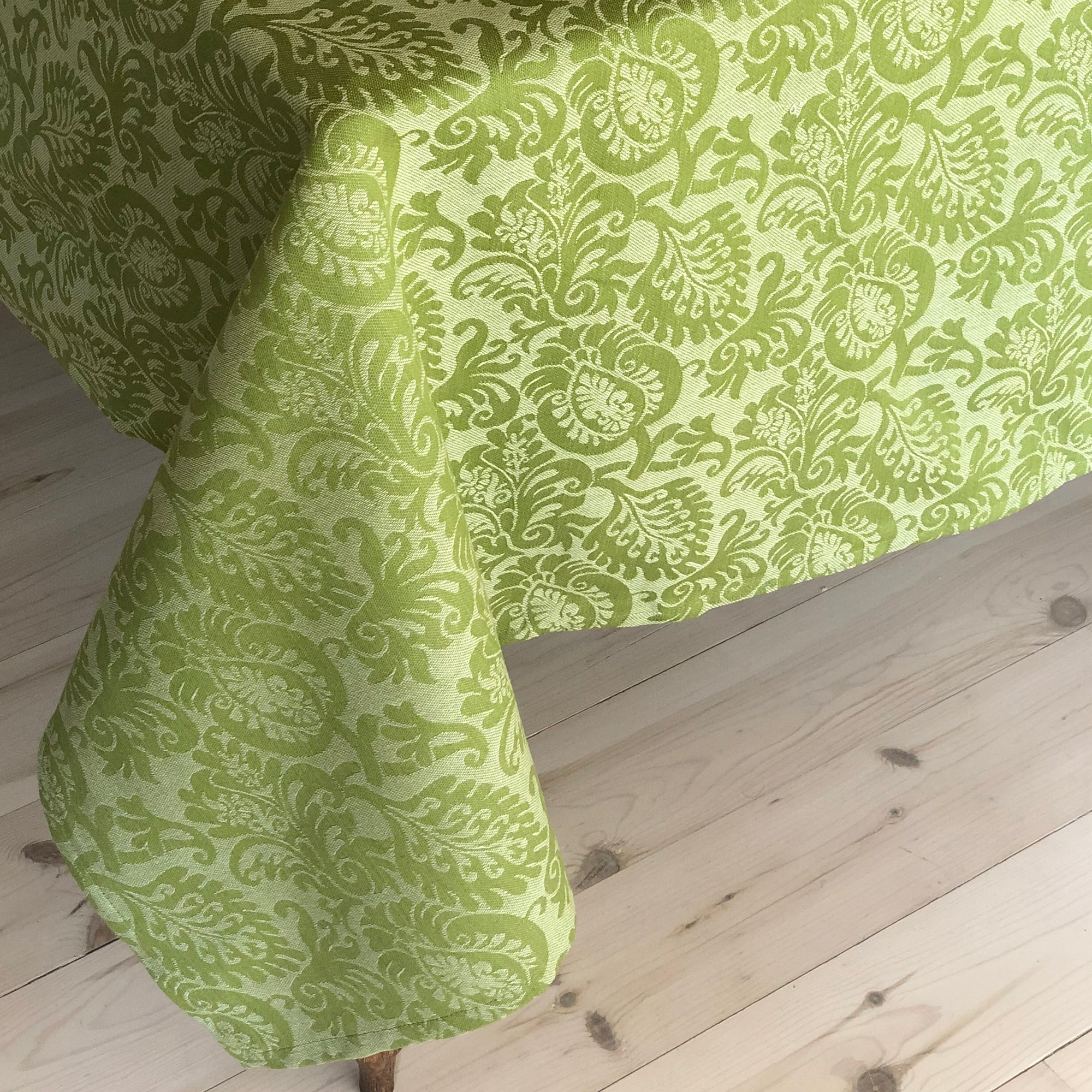 Jacquard Leaf Baroque Tablecloth - Green