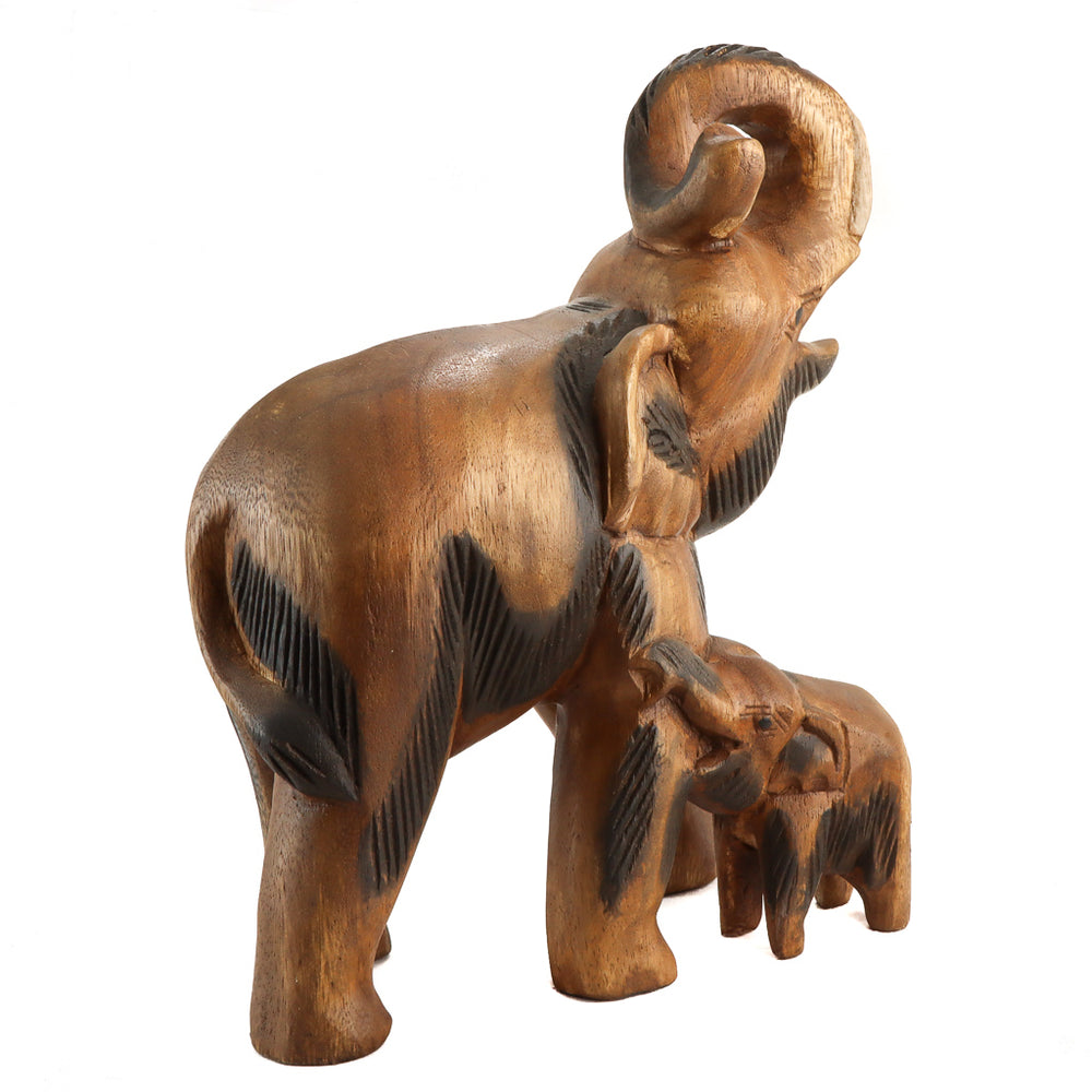 Monkey Pod Éléphant debout avec bébé