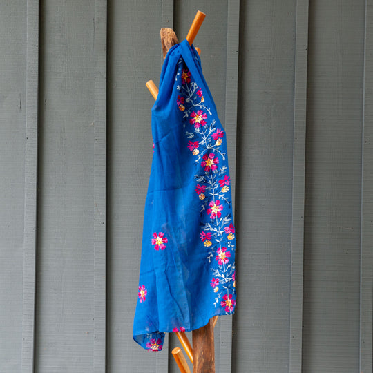 Écharpe brodée - Floral bleu