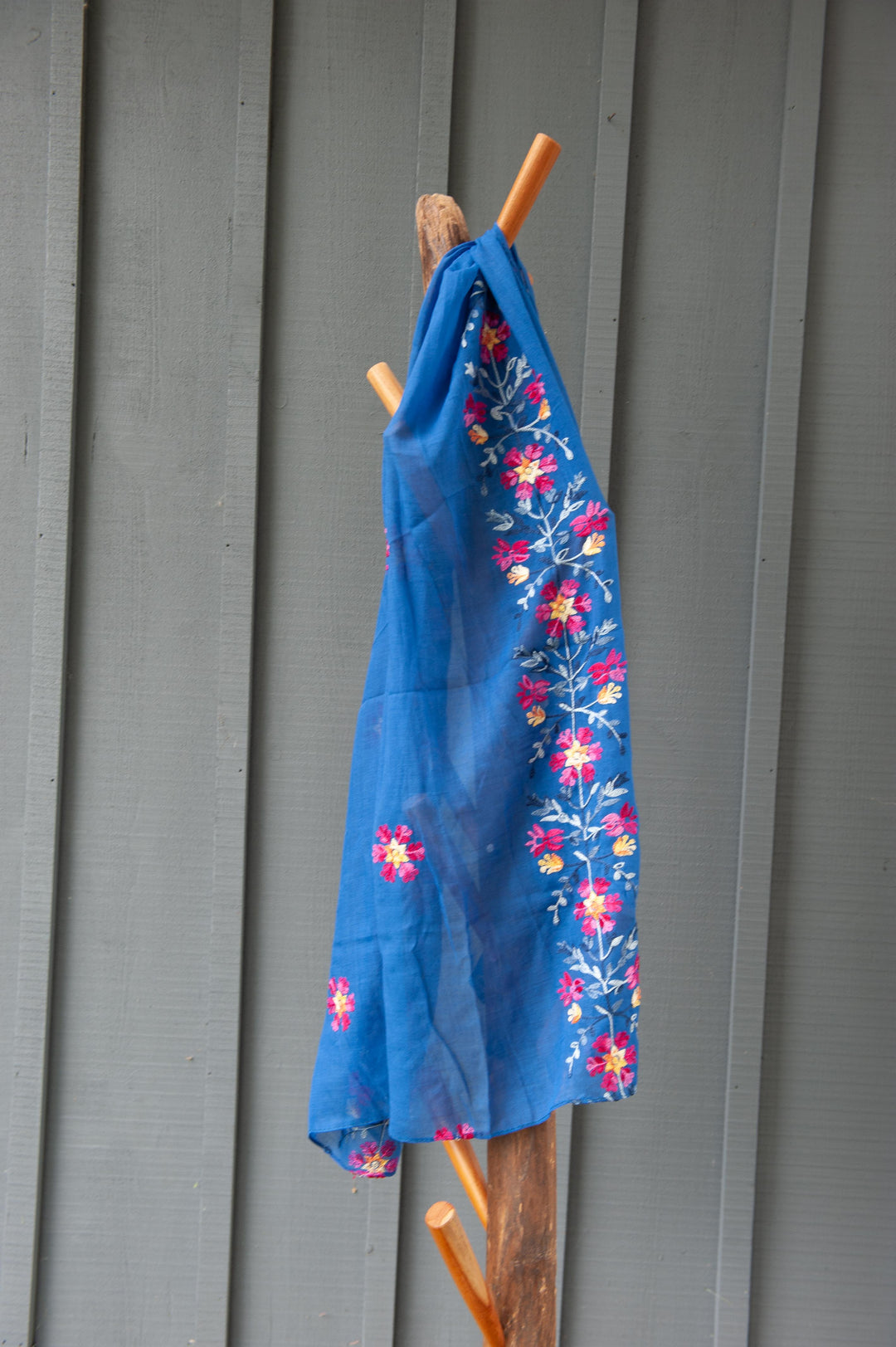 Écharpe brodée - Floral bleu