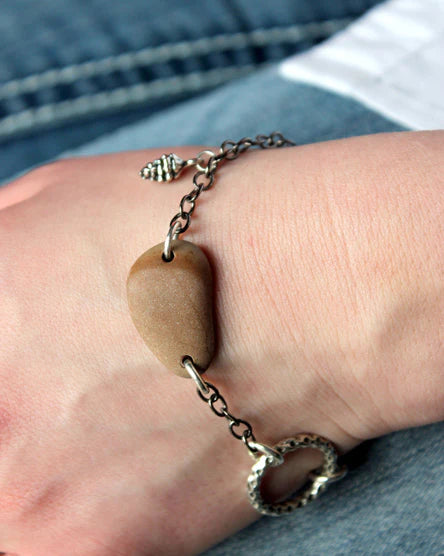 Meander Bracelet - Brass/Gray/Leaf